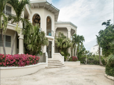 Contemporary Four Bedroom on Grace Bay